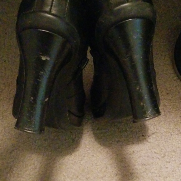 Shoes - Picture 4 of 4